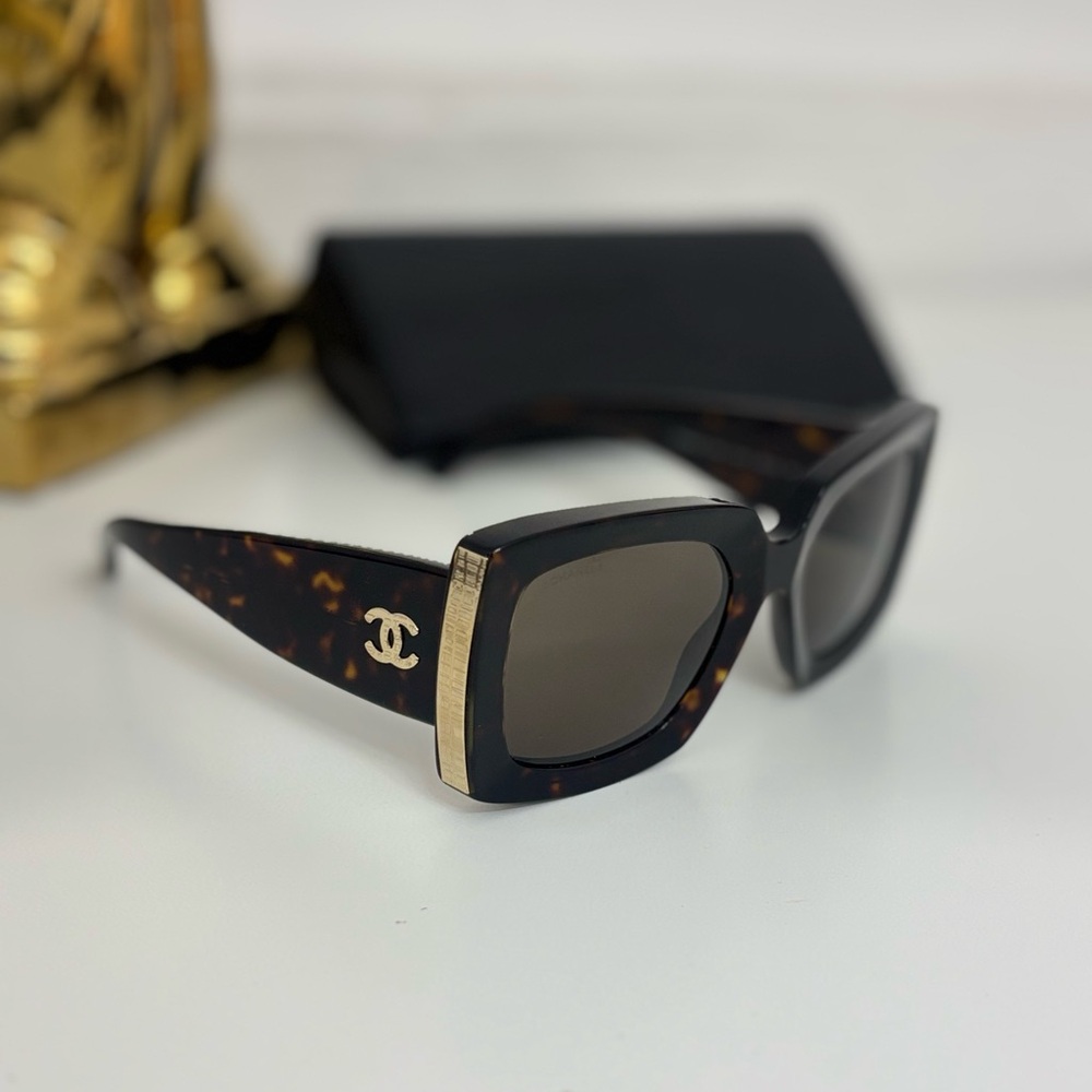 CHANEL Black and Tortoise Sunglasses